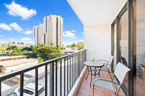 Cozy & City View Steps to Waikiki Beach with Parking